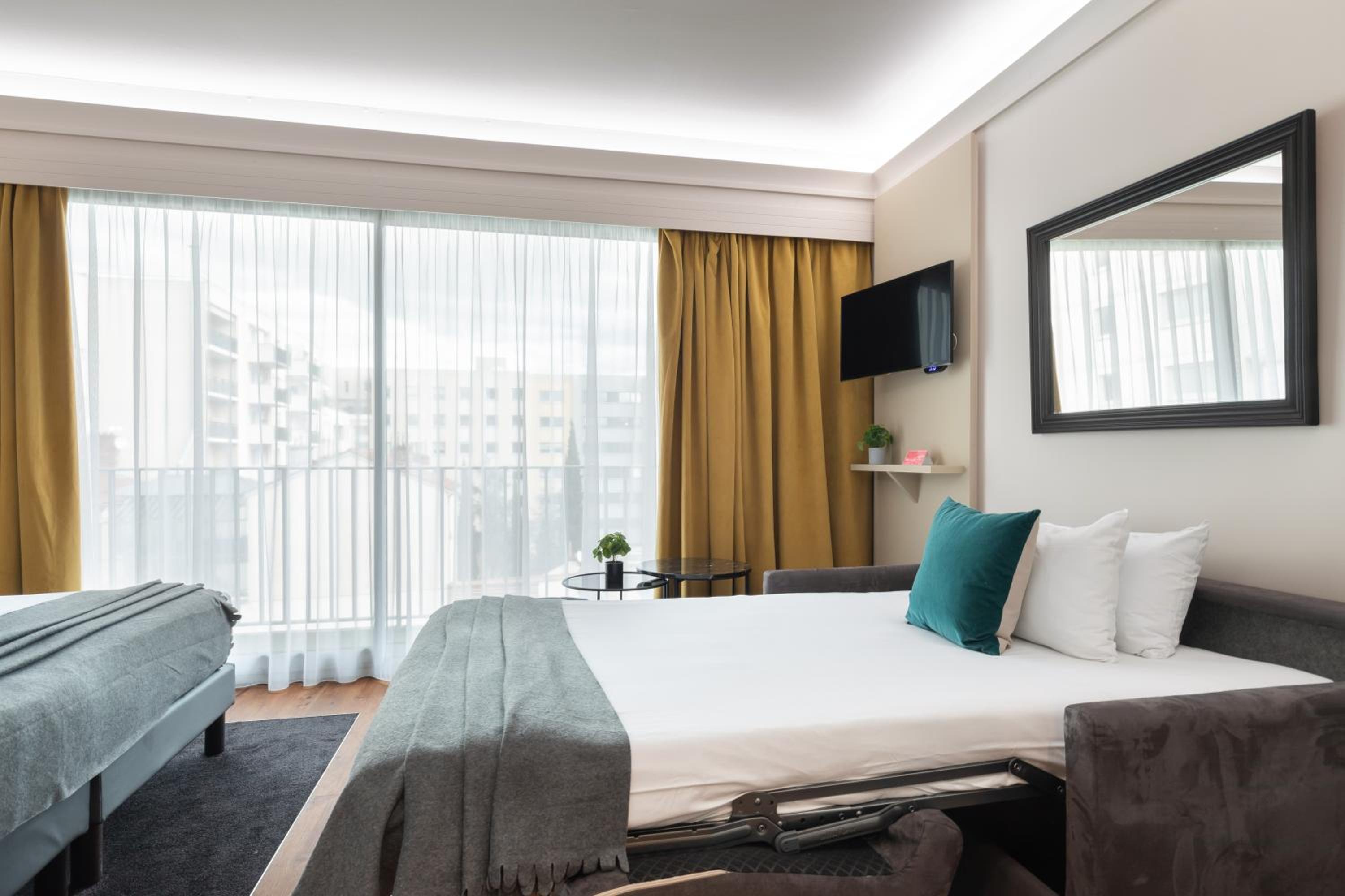 Hotel Charlemagne By Happyculture