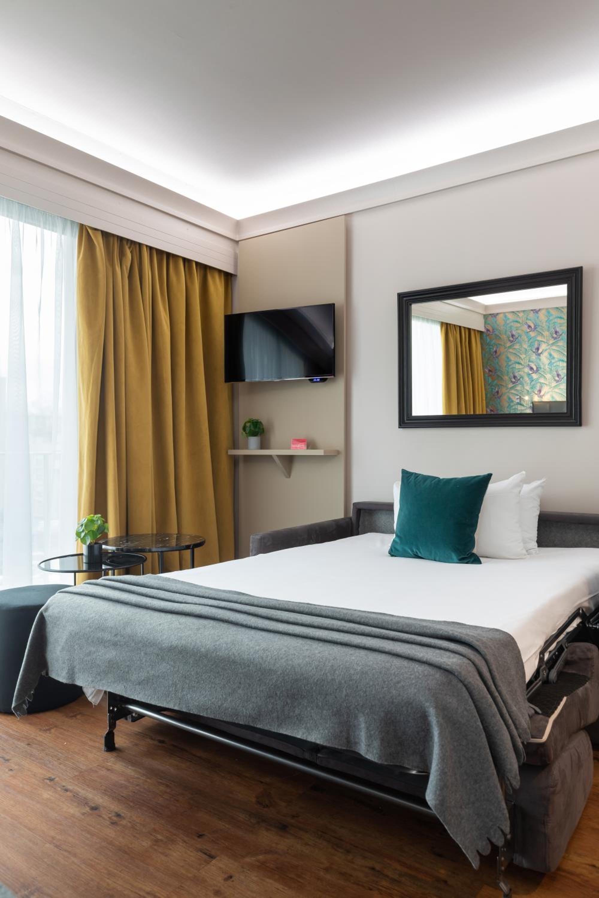 Hotel Charlemagne By Happyculture