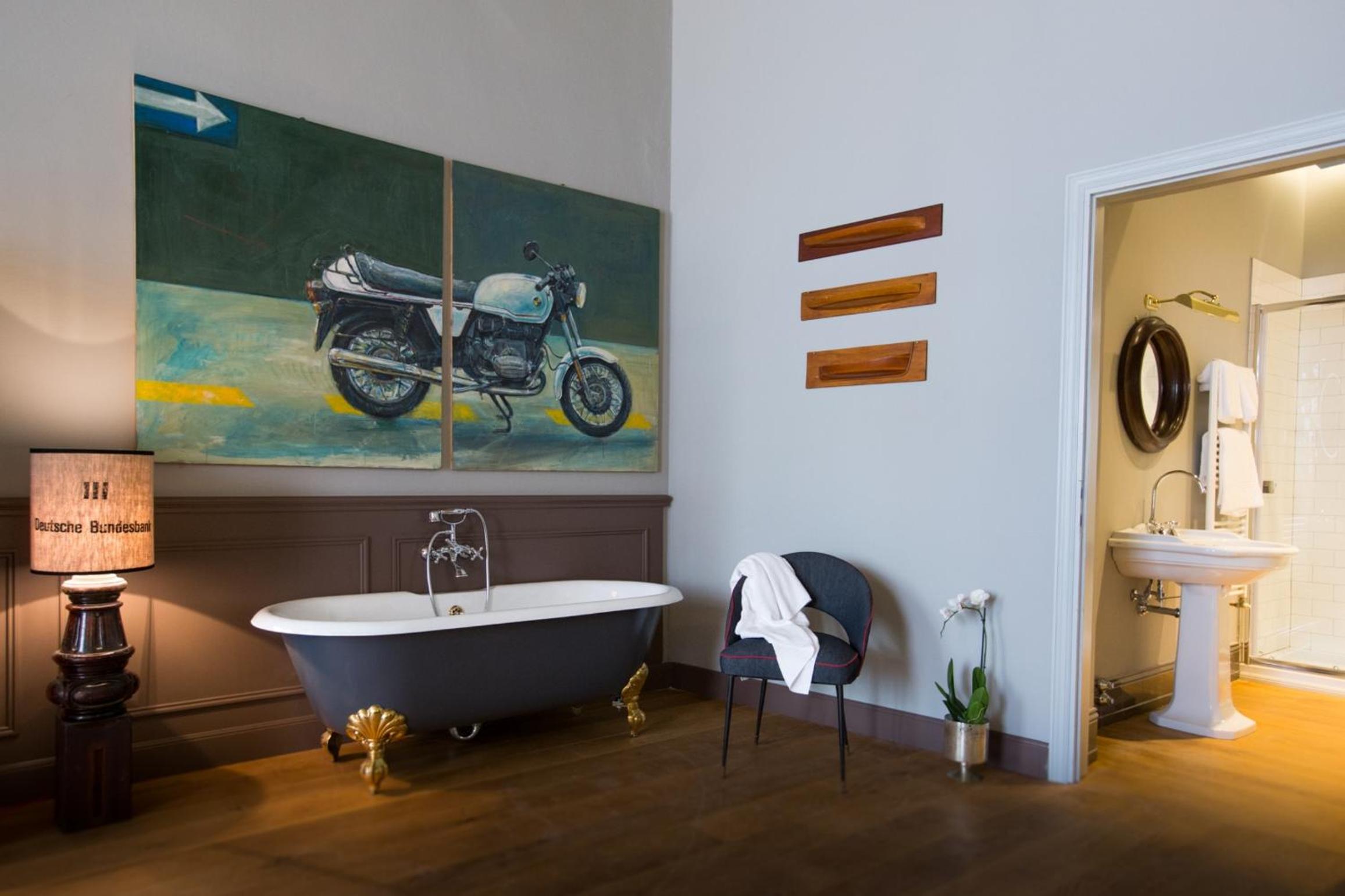 Soprarno Suites