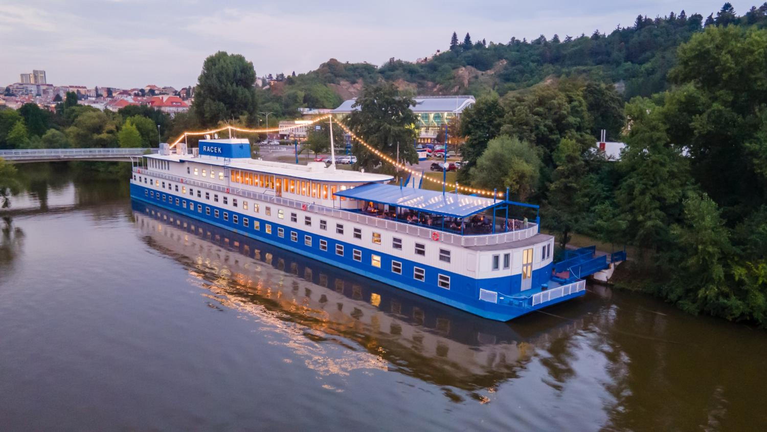 Botel Racek