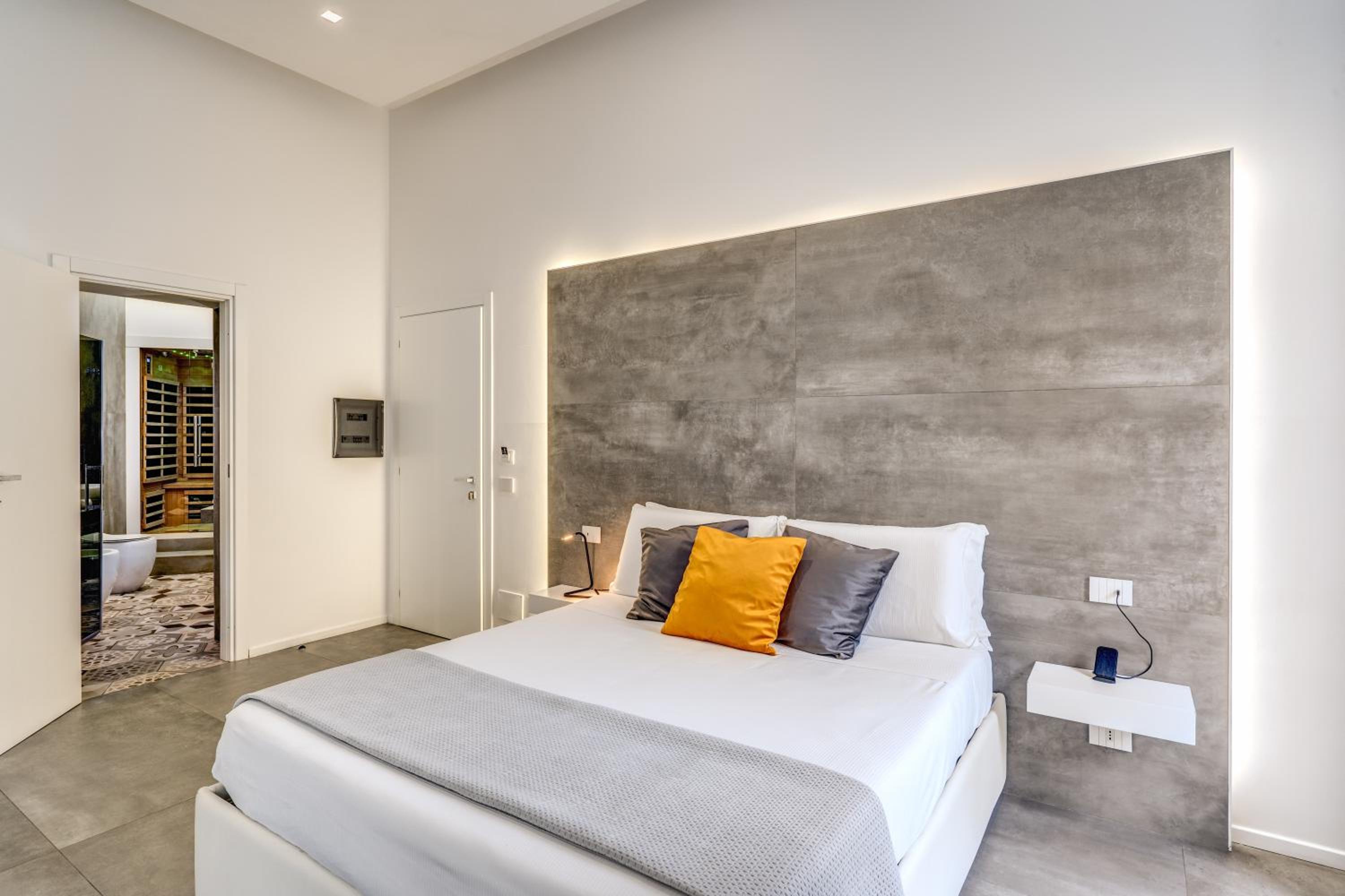 Gallery Suite Naples