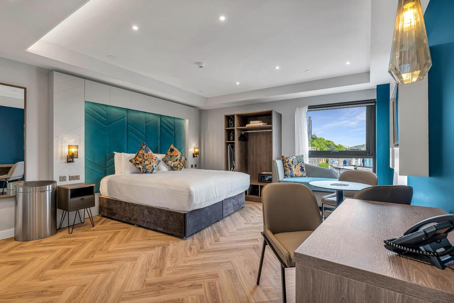 Roomzzz Edinburgh