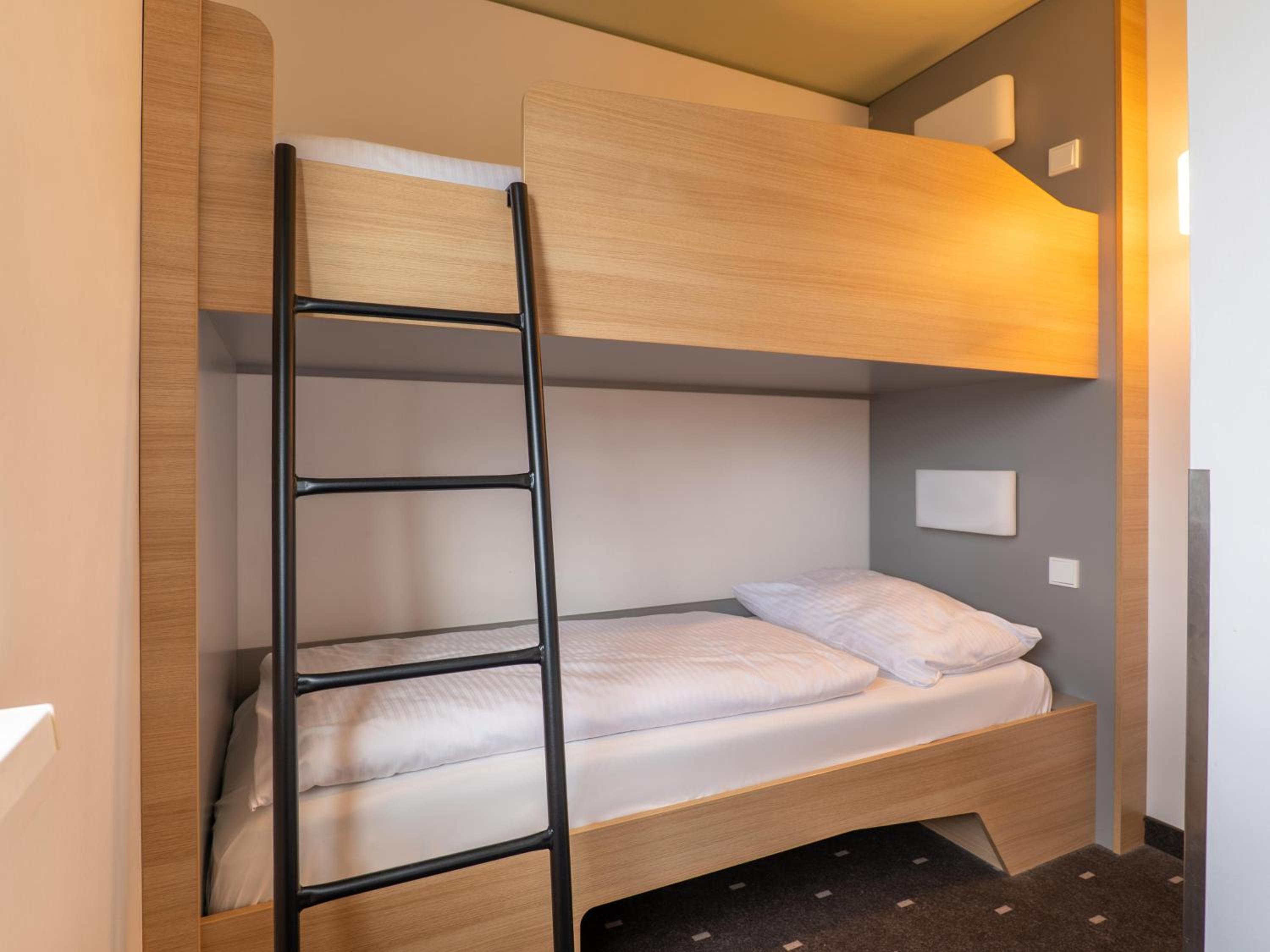 B&B HOTEL Stuttgart-Airport/Messe