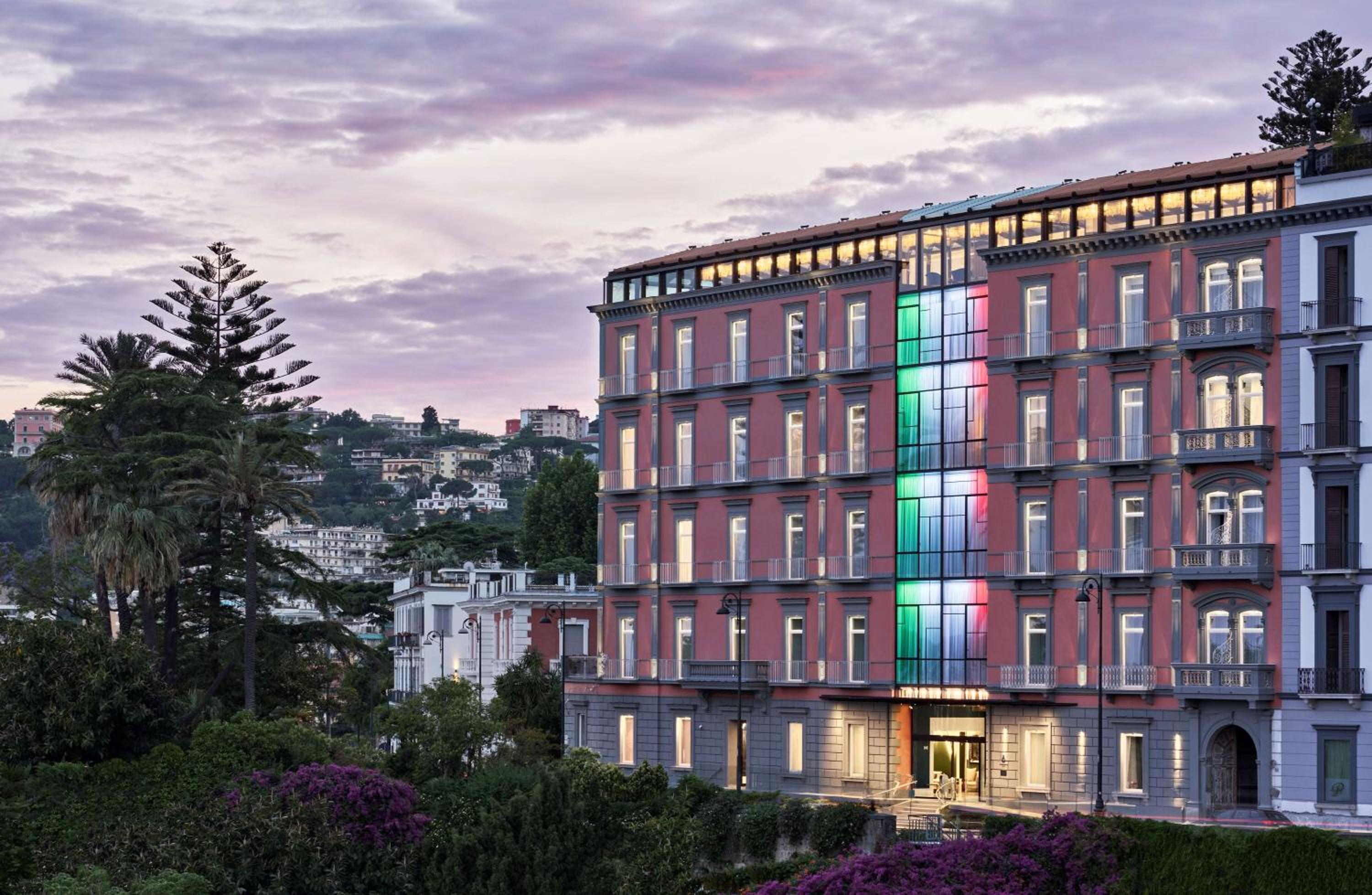De Bonart Naples, Curio Collection by Hilton