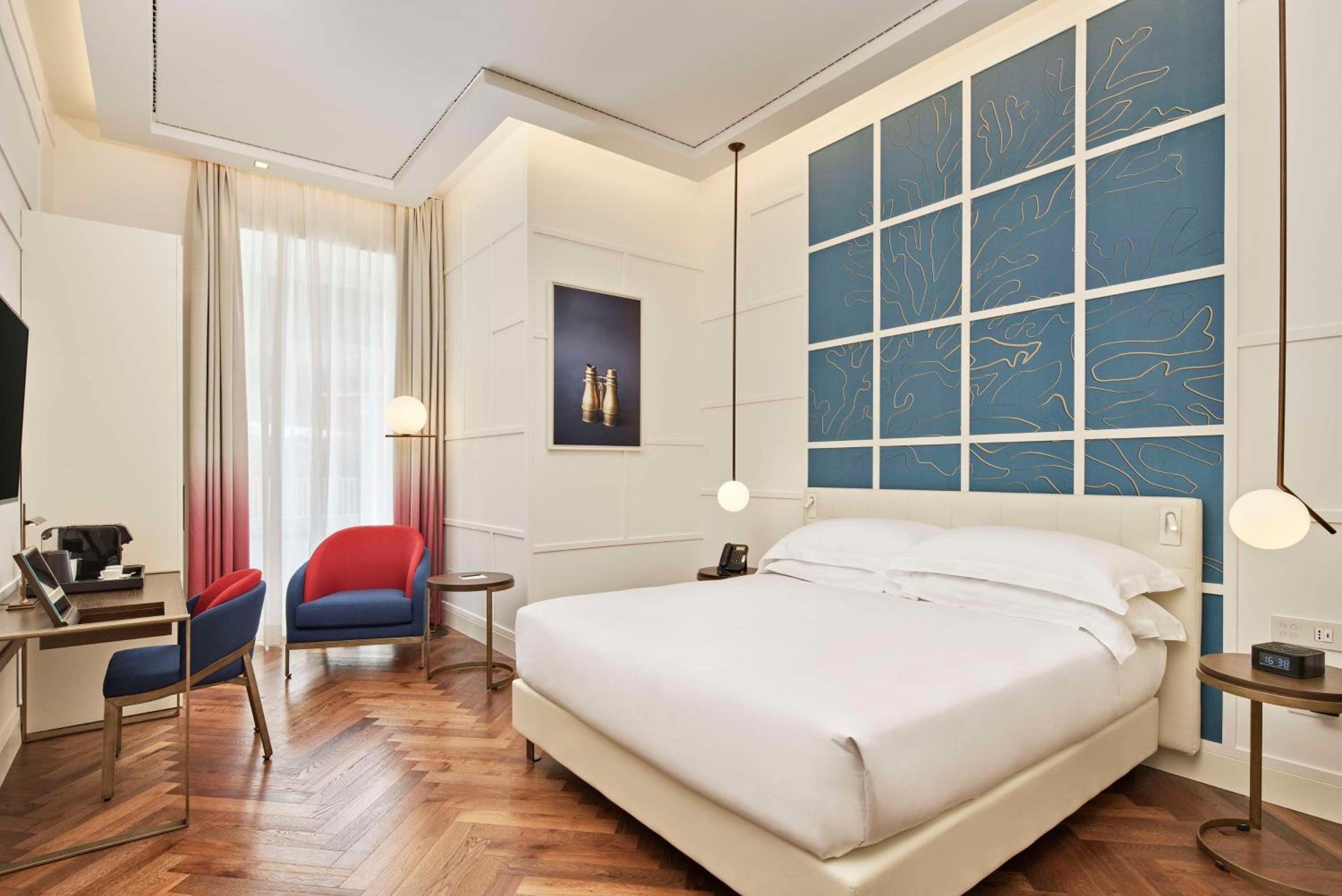 De Bonart Naples, Curio Collection by Hilton