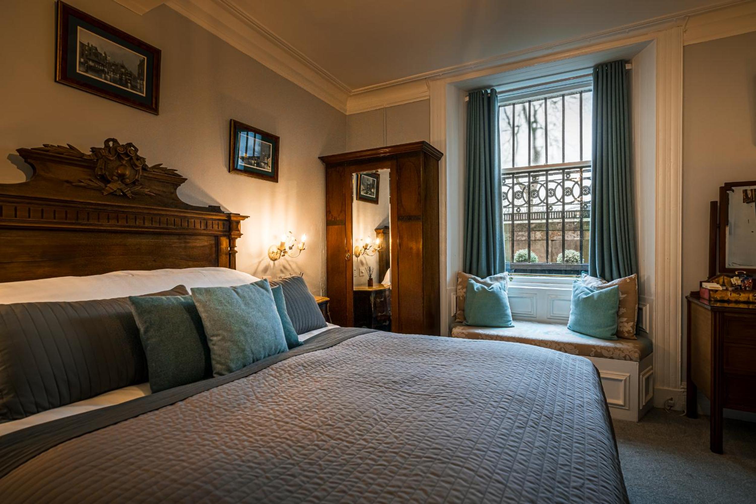 The Alamo Guest House