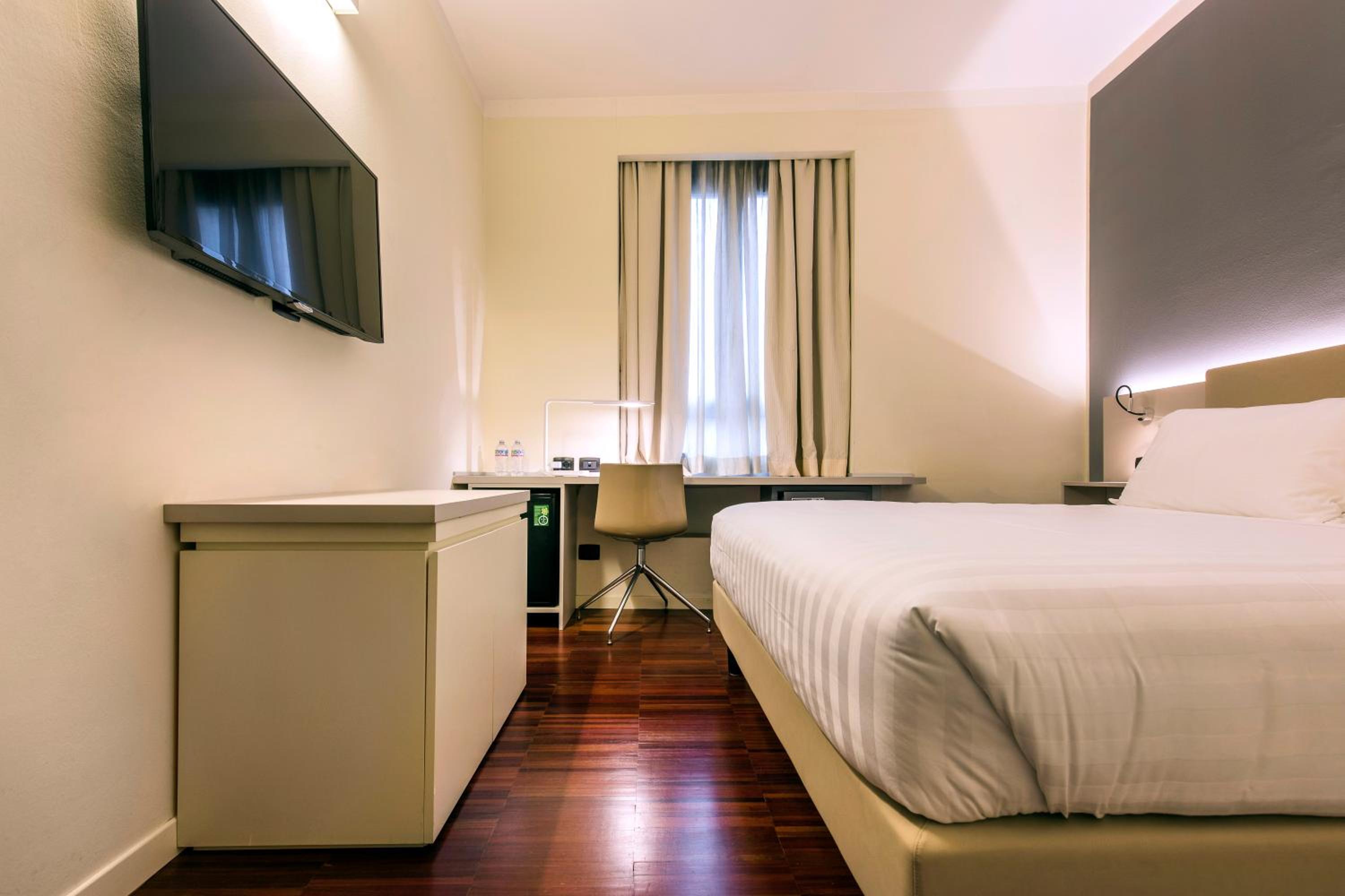 43 Station Hotel