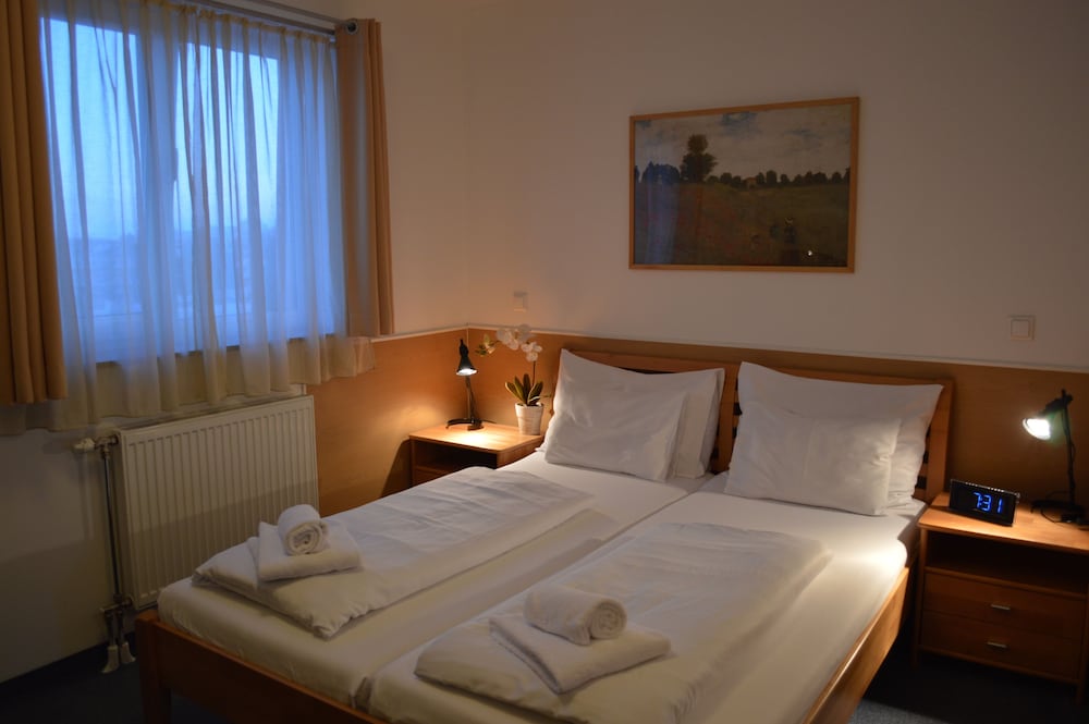 Hotel Donaustadt Kagran - at Metro U1