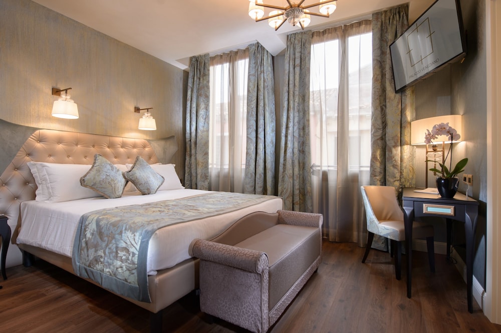 Palazzo Veneziano - Venice Collection