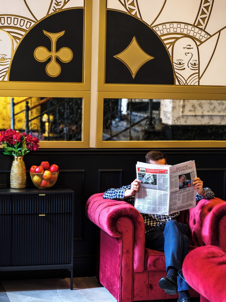 Golden Queen Hotel