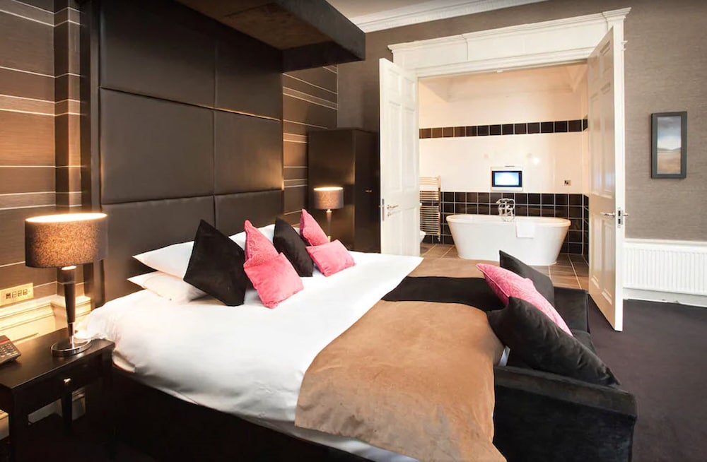 Albany Hotel