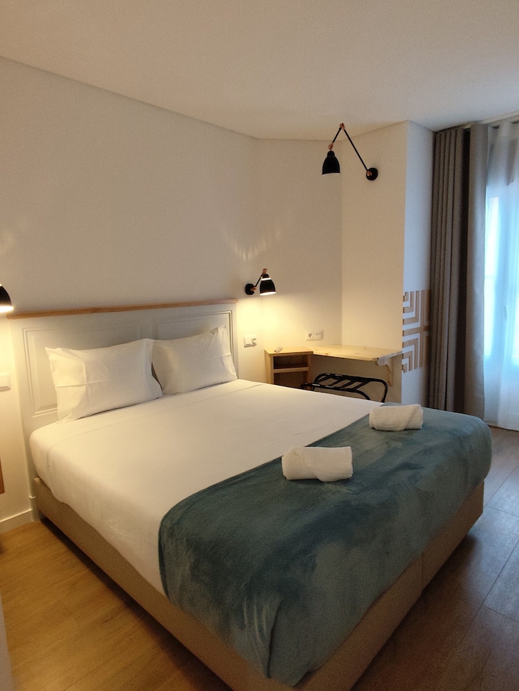 Bacalhoeiros 125 Hotel