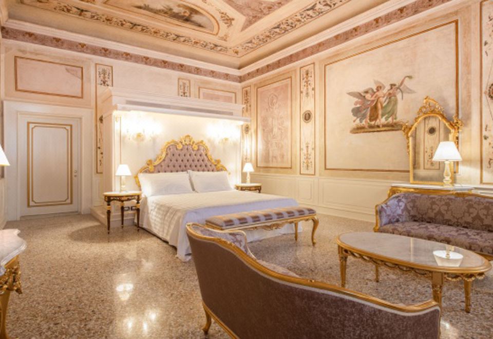 Ca' Bonfadini Historic Experience