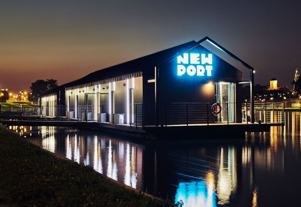 New Port Hotel