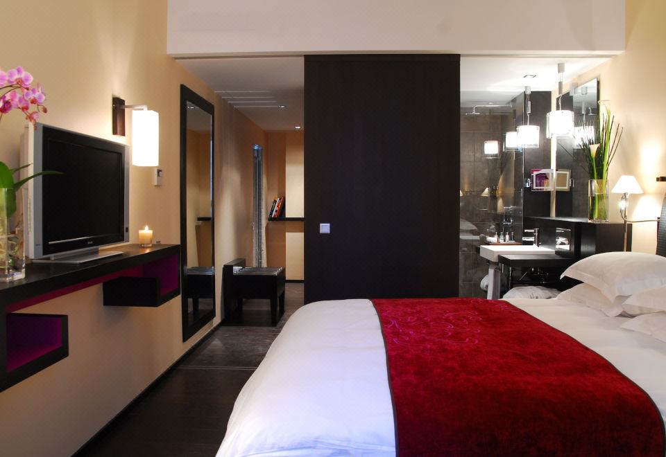 Eastwest hotel by Malone