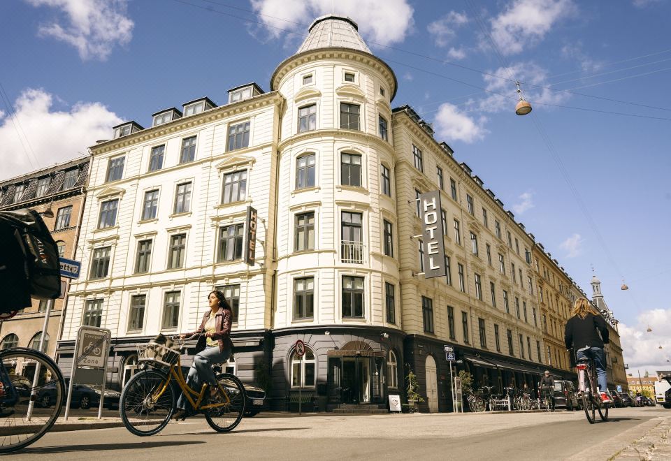 Ibsens Hotel
