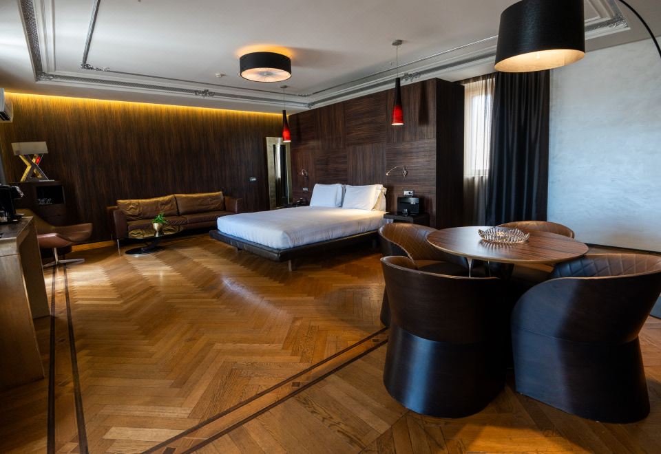 Divina Luxury Hotel