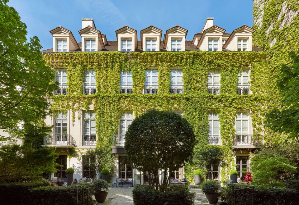 Le Pavillon de la Reine & Spa, Place des Vosges